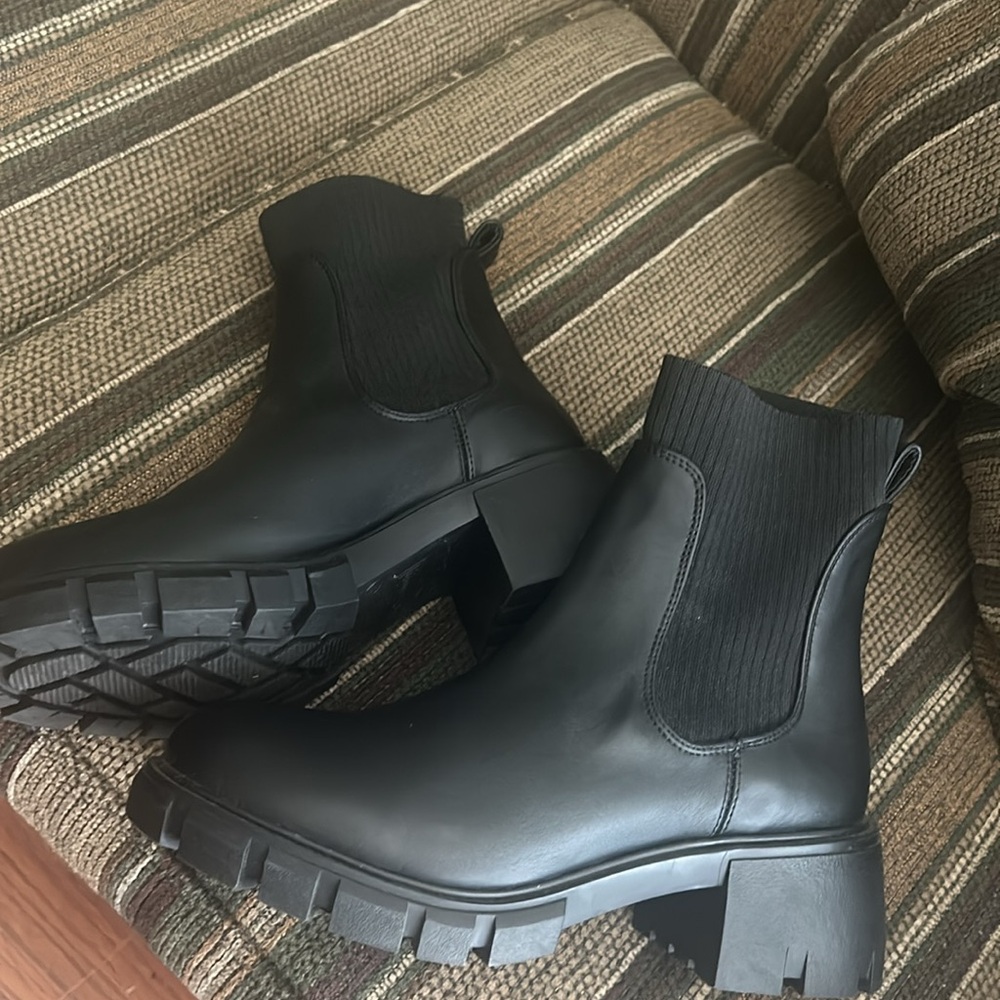 STEVE MADDEN boots